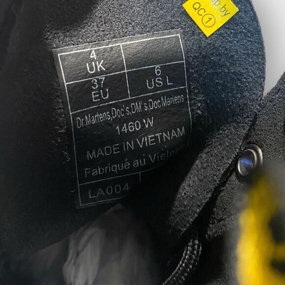 Dr. Martens Womens 1460 Butterfly Print 8-Eye Lace Up Boot size 6 New No Box - Picture 10 of 10